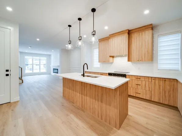 9536 148th St NW, Edmonton, AB T5N 3E4