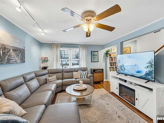 5th image of 48B Hastings Ave