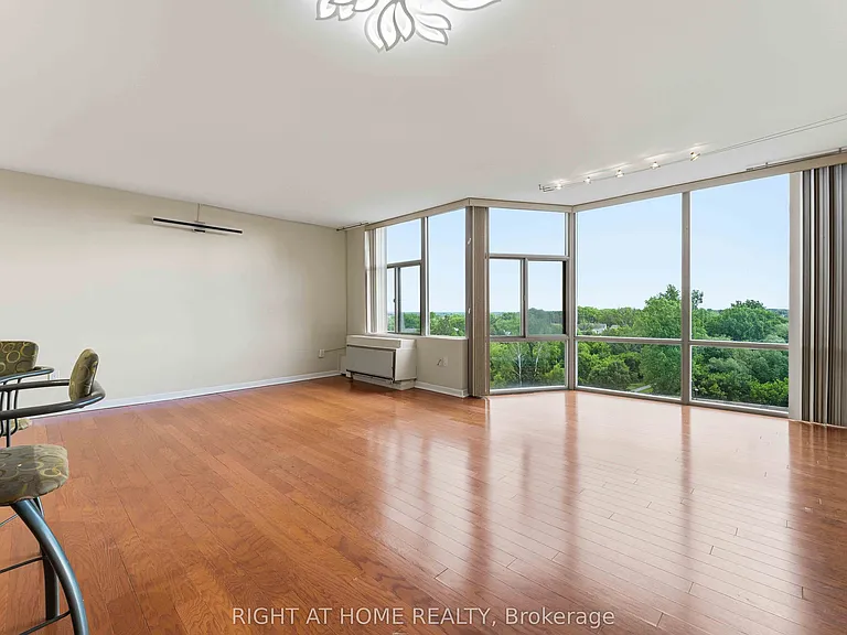 2759 Carousel Cres #911 — Photo 22