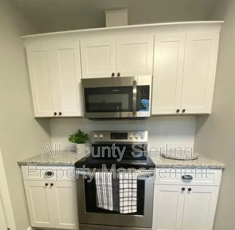 2 bed, 1.0 bath, 1200 sqft, $1,350 — Photo 1