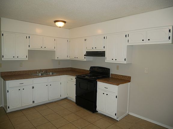 3rd image of 5330 Lakeview Cv