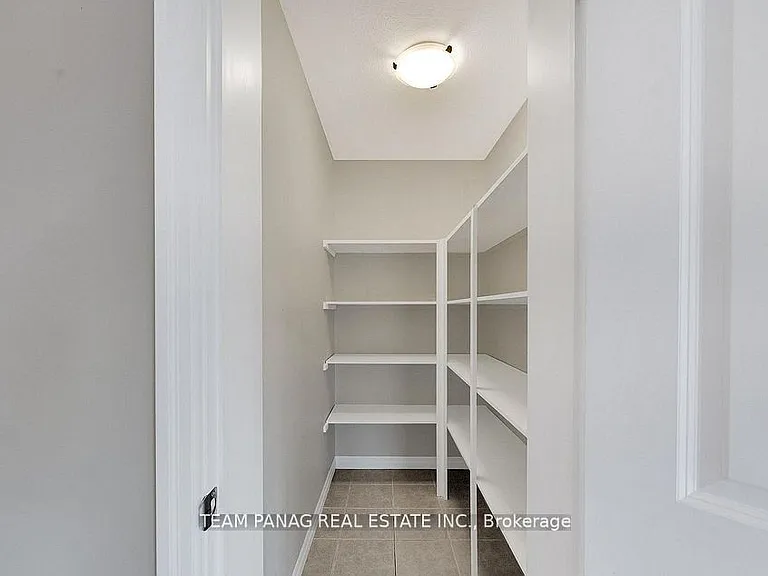 16 Berardi Cres — Photo 8