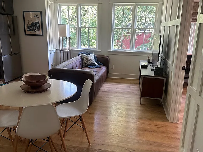 225 Warren St NE #B — Photo 6