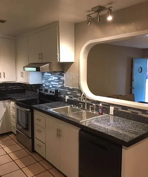 1407 Lindale Ave — Photo 8