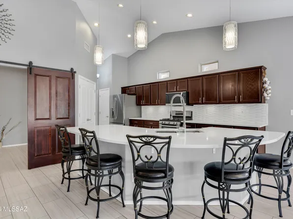 8165 E Smooth Sumac Ln, Tucson, AZ 85710