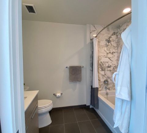 4th image of 901 W Madison St #34