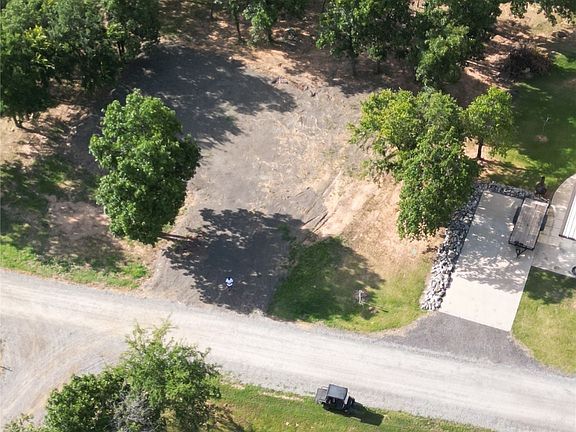 2nd image of 46 Duchess Creek Dr