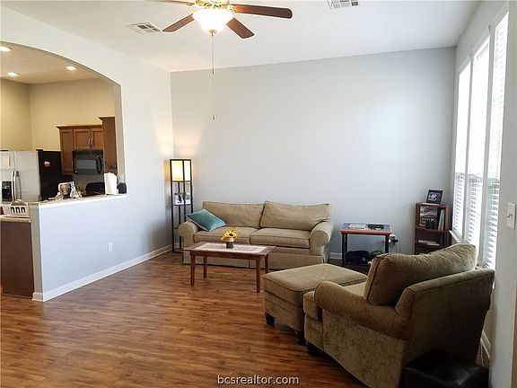 3rd image of 2043 Autumn Lake Dr