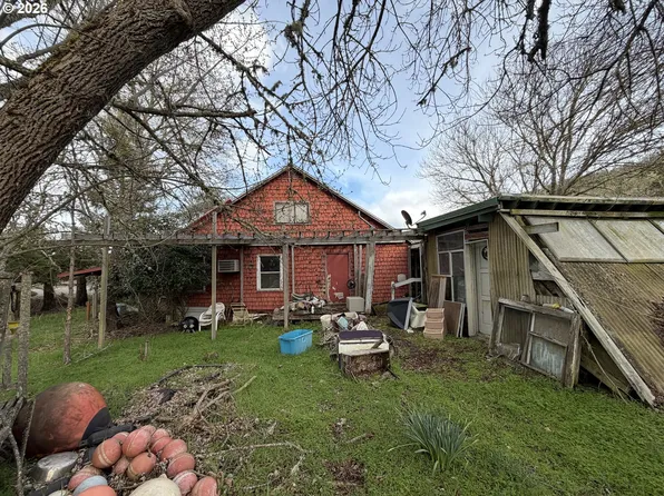 3800 Happy Valley Rd, Roseburg, OR 97471
