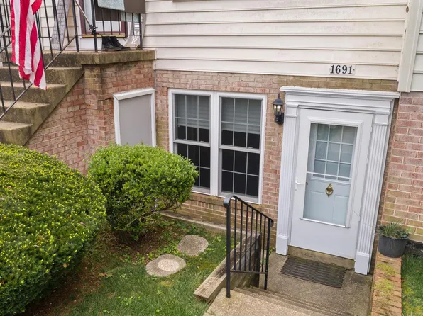 1691 Brice Ct, Crofton, MD 21114