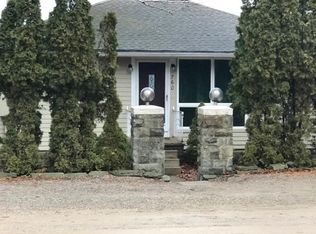 760 Crest Dr, Pleasant Lake, MI 49272