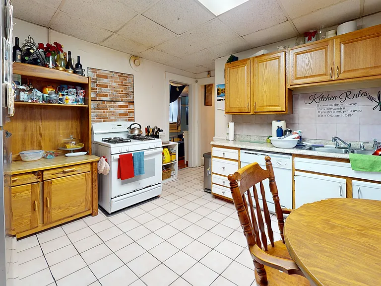 63 Easton St #1 — Photo 4