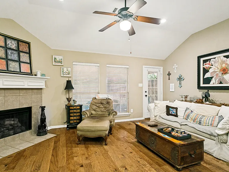 5212 Spicewood Dr — Photo 5