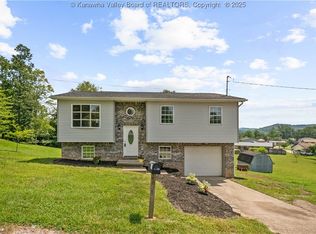 5290 David Dr, Charleston, WV 25313