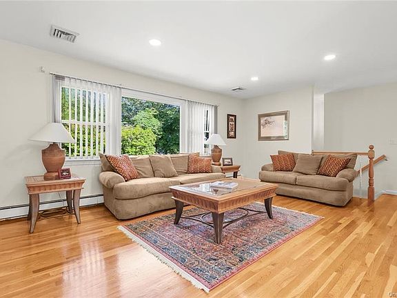 3rd image of 31 Tanya Ln