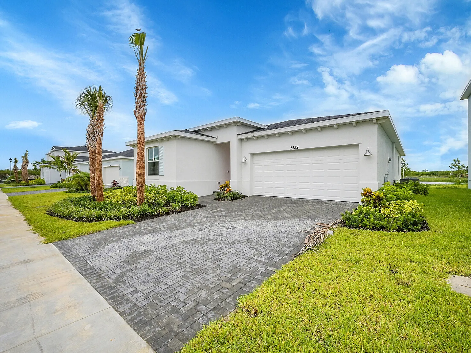 4 bed, 2.0 bath, 1809 sqft, $2,500 — Photo 2