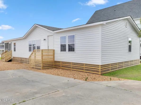 4043 4th Street, Surf City, NC 28445