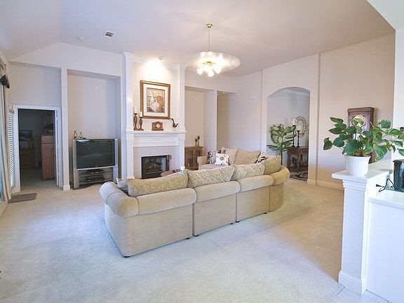 Big Family Rm w/ Fireplace
