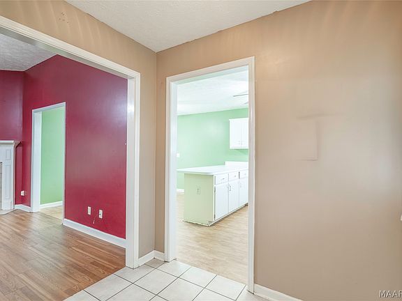 3rd image of 35 Foxdale Ct