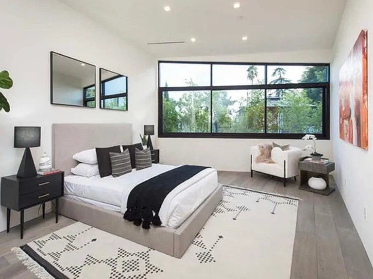 2084 Vine St — Photo 24