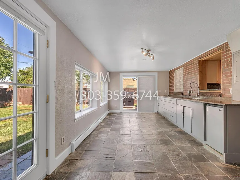 3423 E 29th Ave — Photo 8