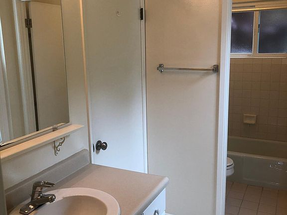 5th image of 127 Lincoln Dr