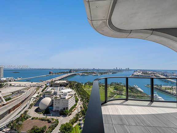 2nd image of 1000 Biscayne Blvd #2702