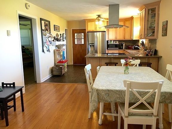 Open kitchen and dinning area