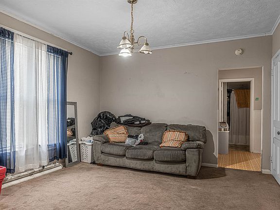 4th image of 1618 Evergreen St