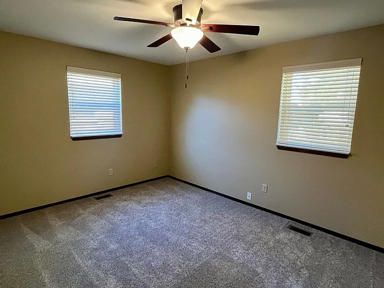 229 E Lincoln Ave — Photo 17