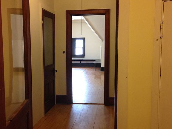 4th image of 2671 N Lake Dr