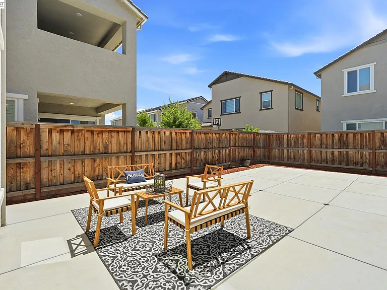 1550 Plumas Dr — Photo 60