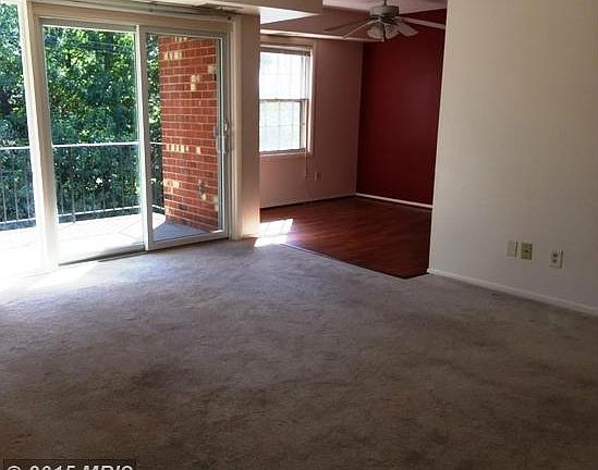 4th image of 3975 Lyndhurst Dr APT 302