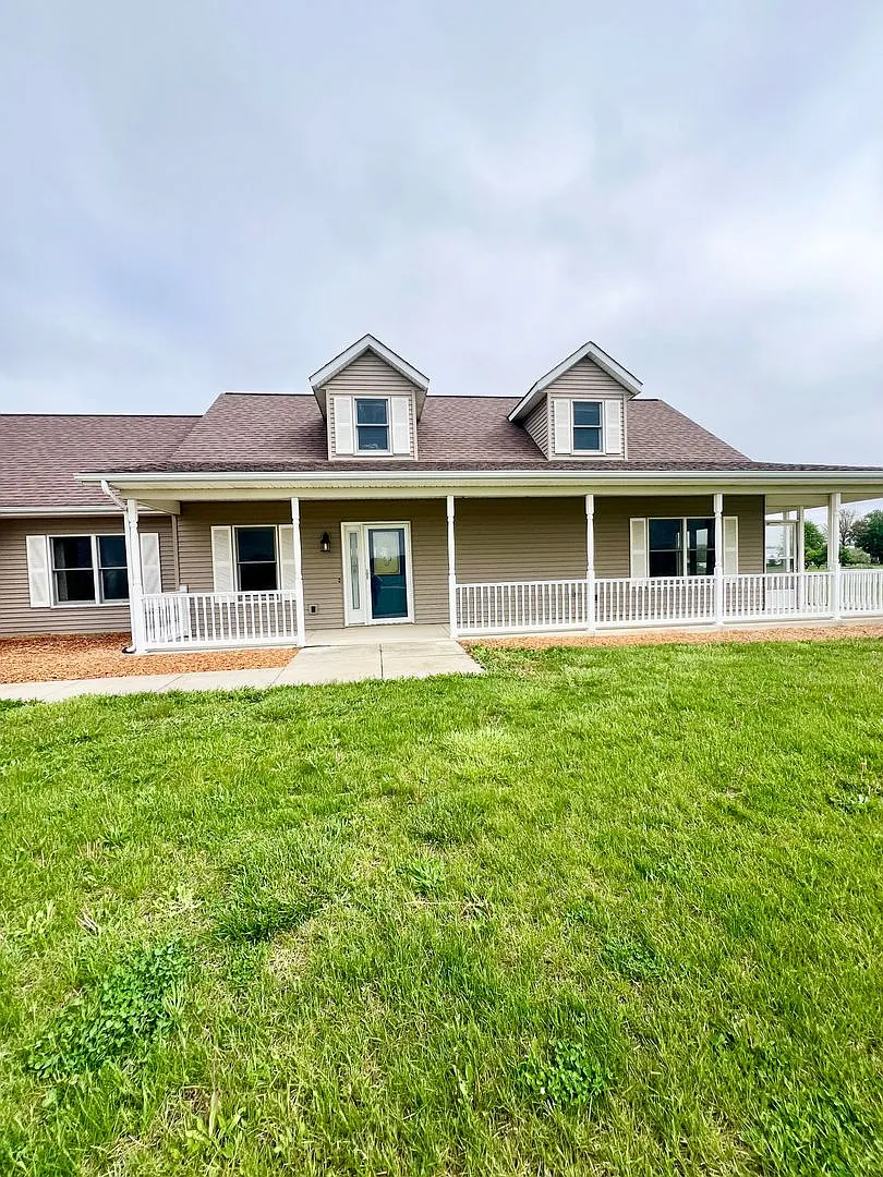 New Listing! 3 Bedroom Home — Photo 1