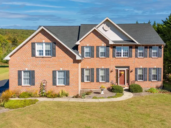 108 Highland Ct, Douglassville, PA 19518