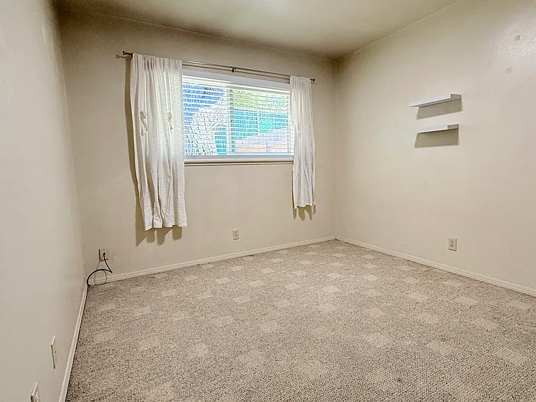 550 Highland Dr — Photo 11