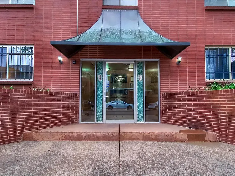 1200 N Emerson St #204 — Photo 2