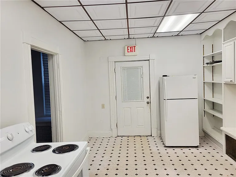 438 S Maple Ave — Photo 4