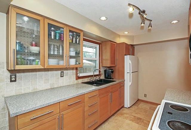 1st image of 6231 Carol Dr NE