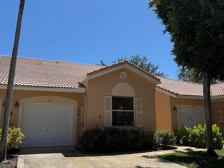 227 Coral Trace Ln #227 — Photo 2