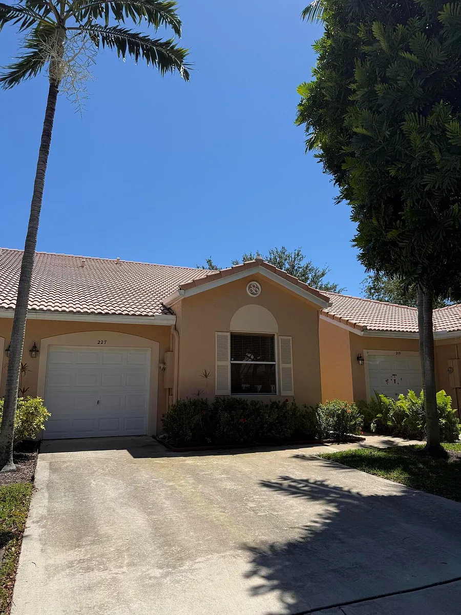 Building Photo - 227 Coral Trace Ln #227