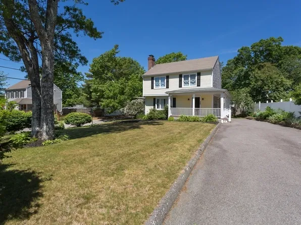132 Lake Dr, Plymouth, MA 02360