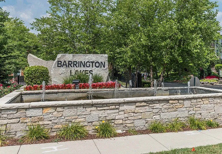 Barrington Lakes Apartments — Photo 36