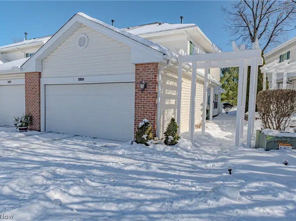 6759 Quarrystone Ln, Middleburg Heights, OH 44130