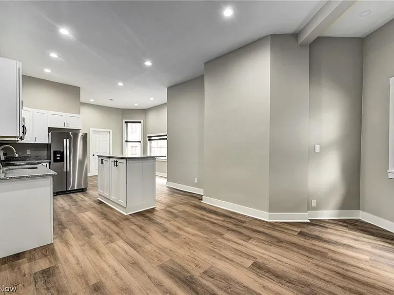 6014 Franklin Blvd #1 — Photo 4