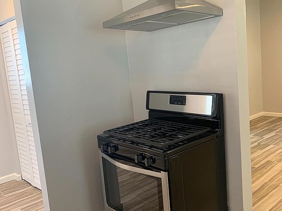 New range & range hood