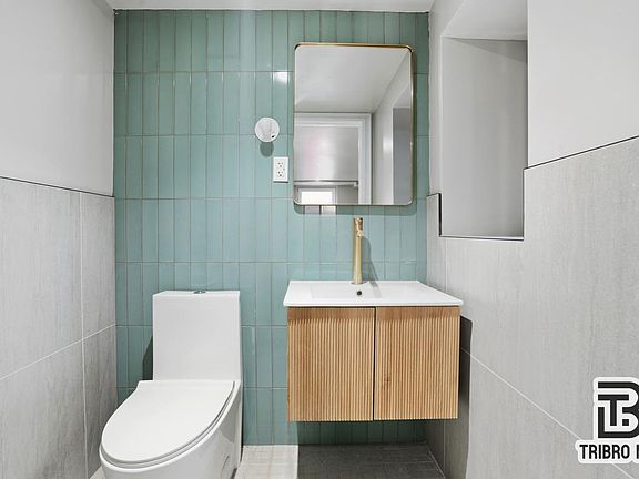 4th image of 129 Russell St #1M