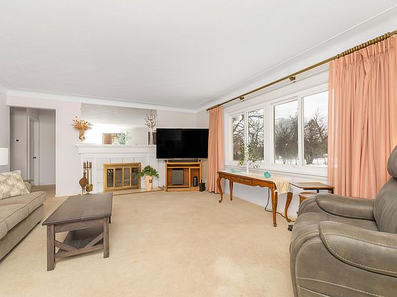 3rd image of 324 Burrwood Ave