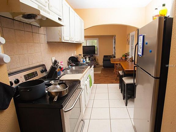 4th image of 627 Belleview Blvd