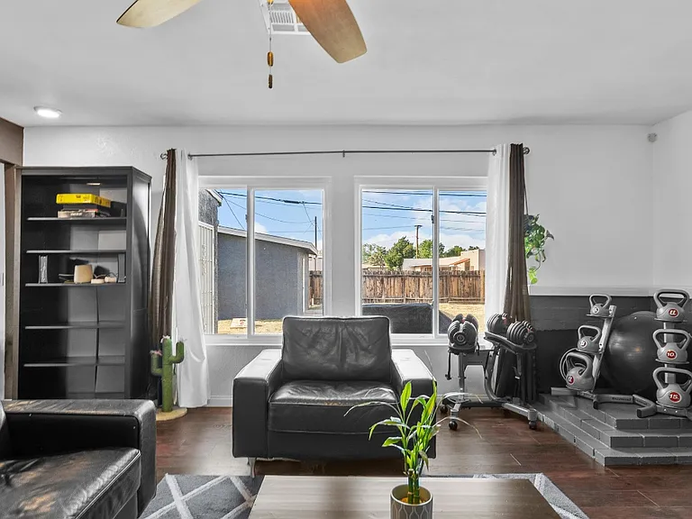 1327 W Ivesbrook St — Photo 6